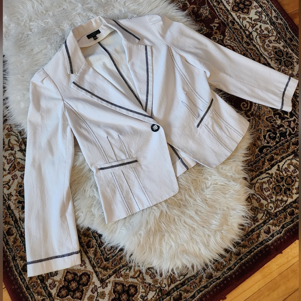 Vex White Blazer with Black Trim